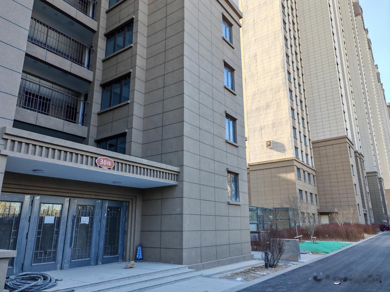 今年冬天的不同我认为今年最大的不同就是这个雨雪天气相对来说是比较少的，相对于往年