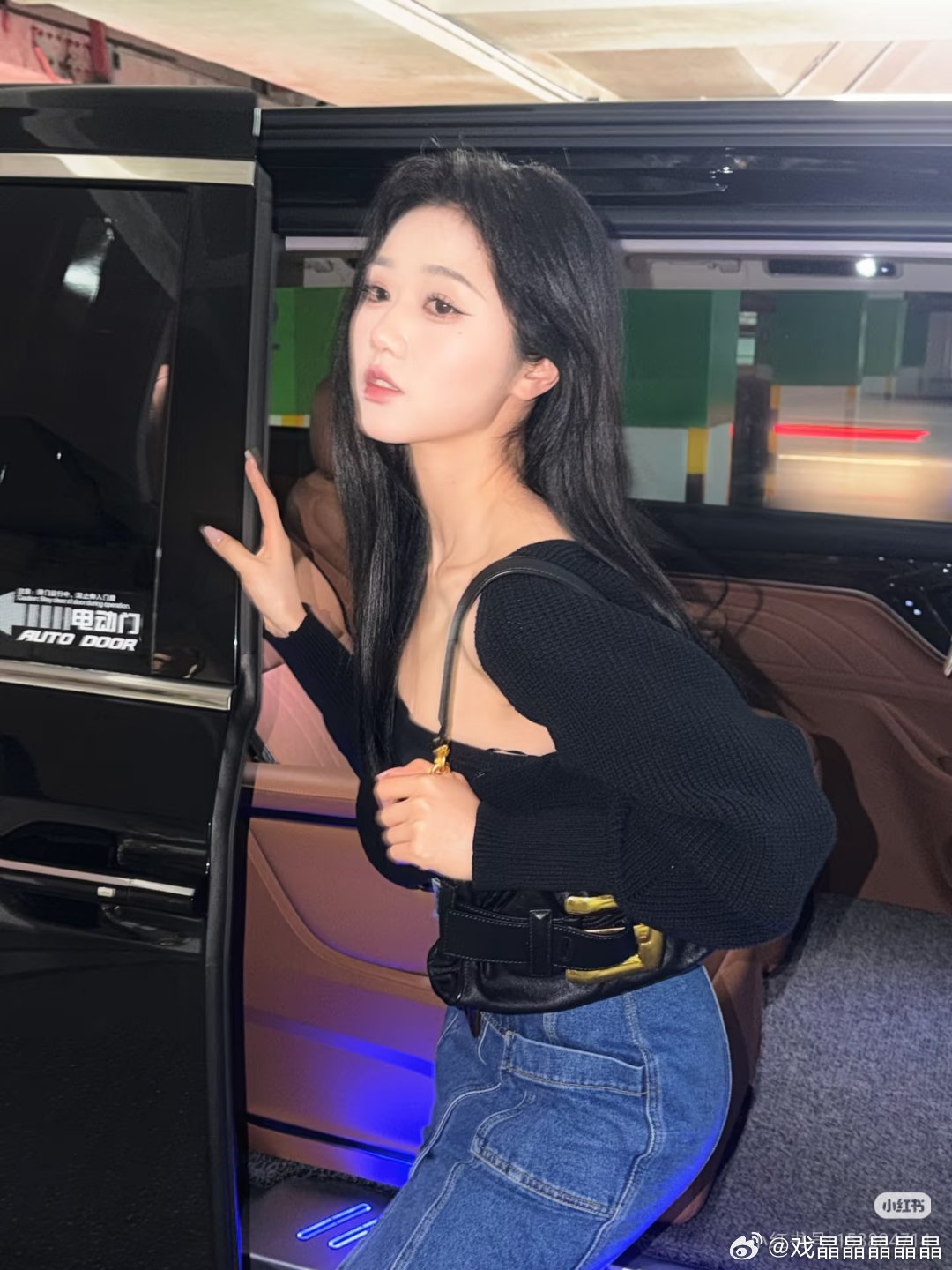 岳雨婷去巴黎的出发图。等着看她的表现了。 