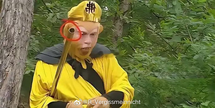 当年只顾看这猴子了，原来穿帮镜头那么多！ 