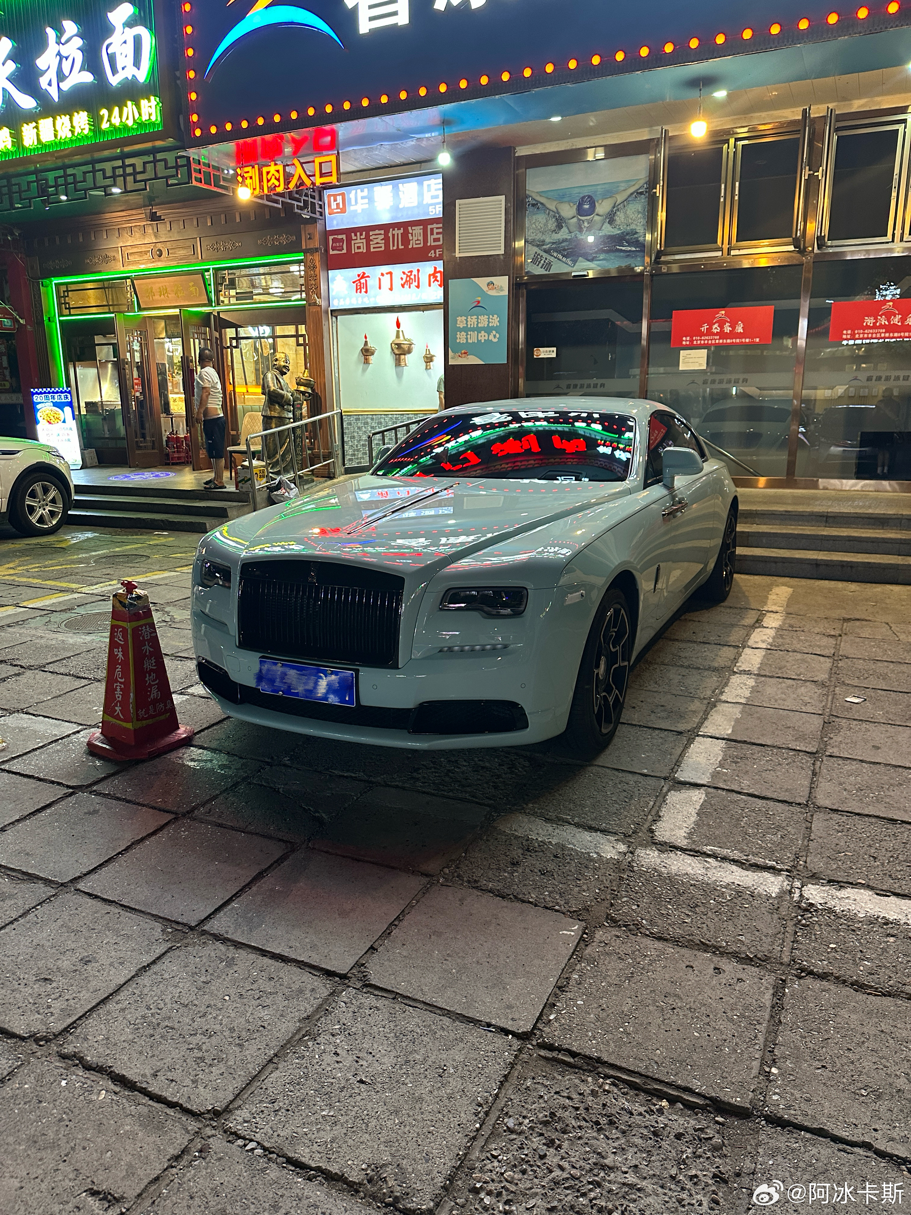 劳斯莱斯 妈呀 太到位了雅～这玻璃黑膜太神秘了😏 北京