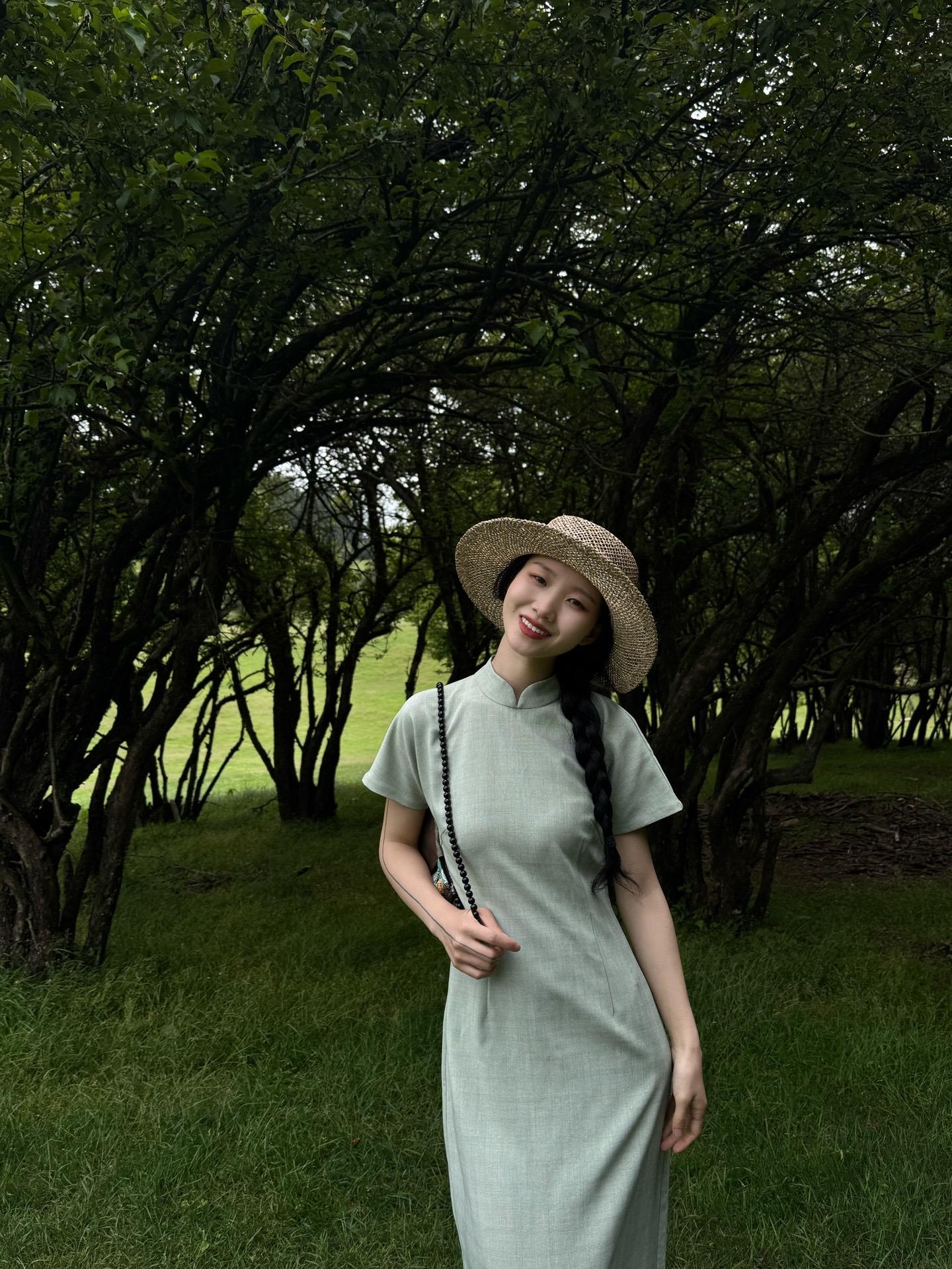 别离是一生的长河 大部分人都只是我生命的玻璃窗上缓缓划过的雨水  但也...