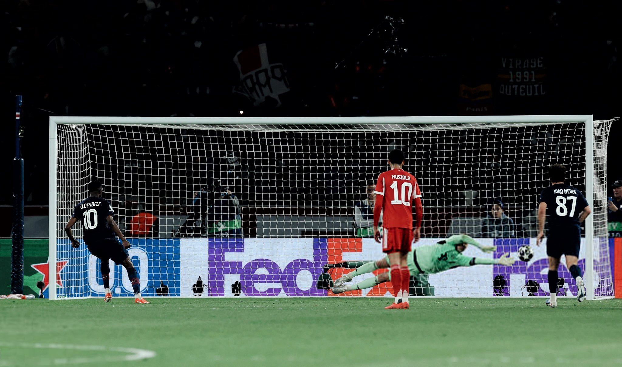 欧冠巴黎圣日耳曼5比4拜仁创欧冠半决赛进球记录克瓦拉茨赫利亚、登贝莱、若昂·内维