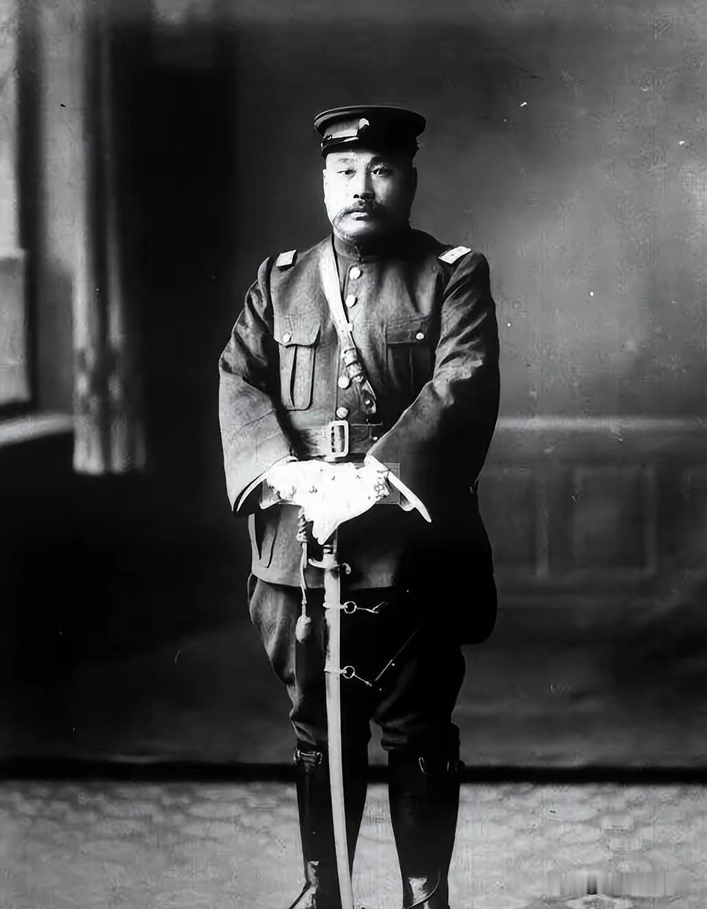 1916年结义兄弟逼宫，张作霖硬刚护下清官：枪杆子能打天下，治天下靠人才
 
1
