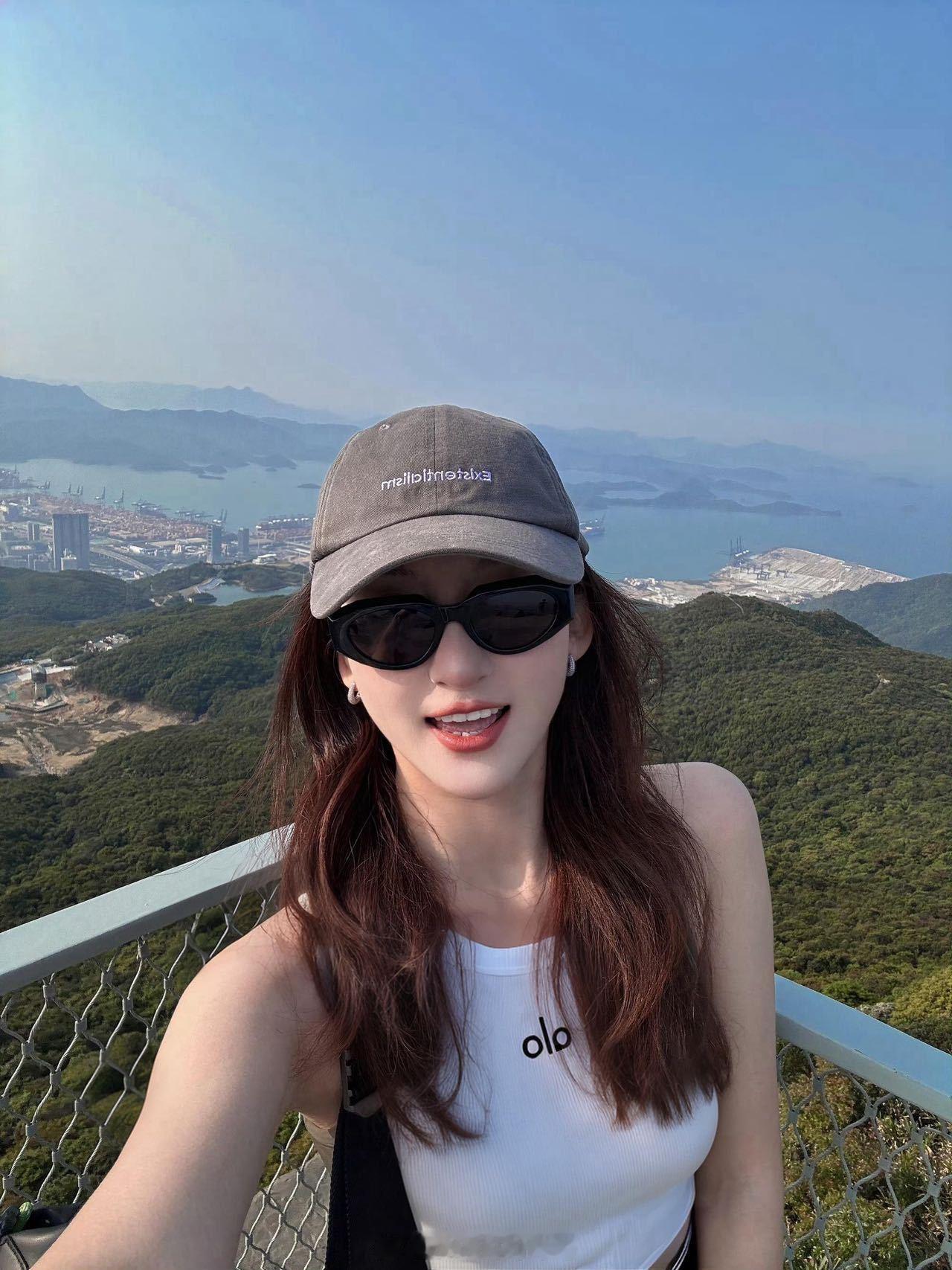 夕阳、网球、徒步 |秋天的小确幸🧩这次是Alo yoga干净的白色系运动内衣，