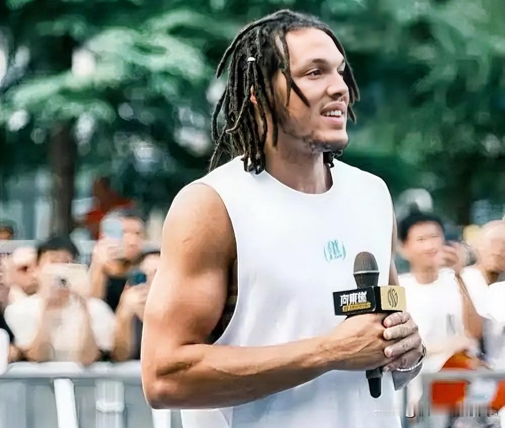 NBA休赛期最神秘的球员非阿隆戈登莫属？

首轮出局后，阿隆戈登突然从网络销声匿