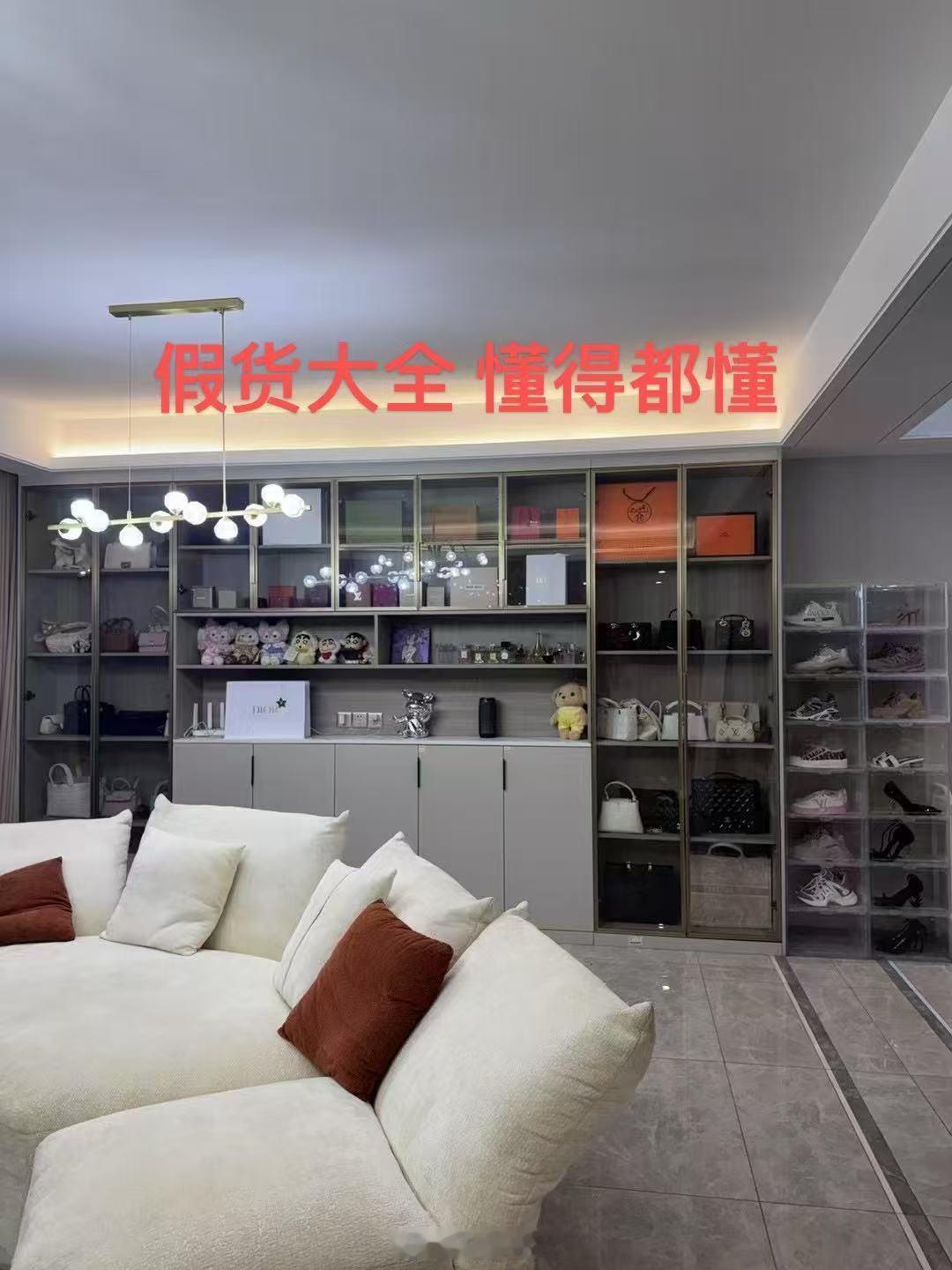 网友投稿:dy刷粉擦边女傲某媛，杭州ww一姐 常年下海，秉承男m免费大g付费，私