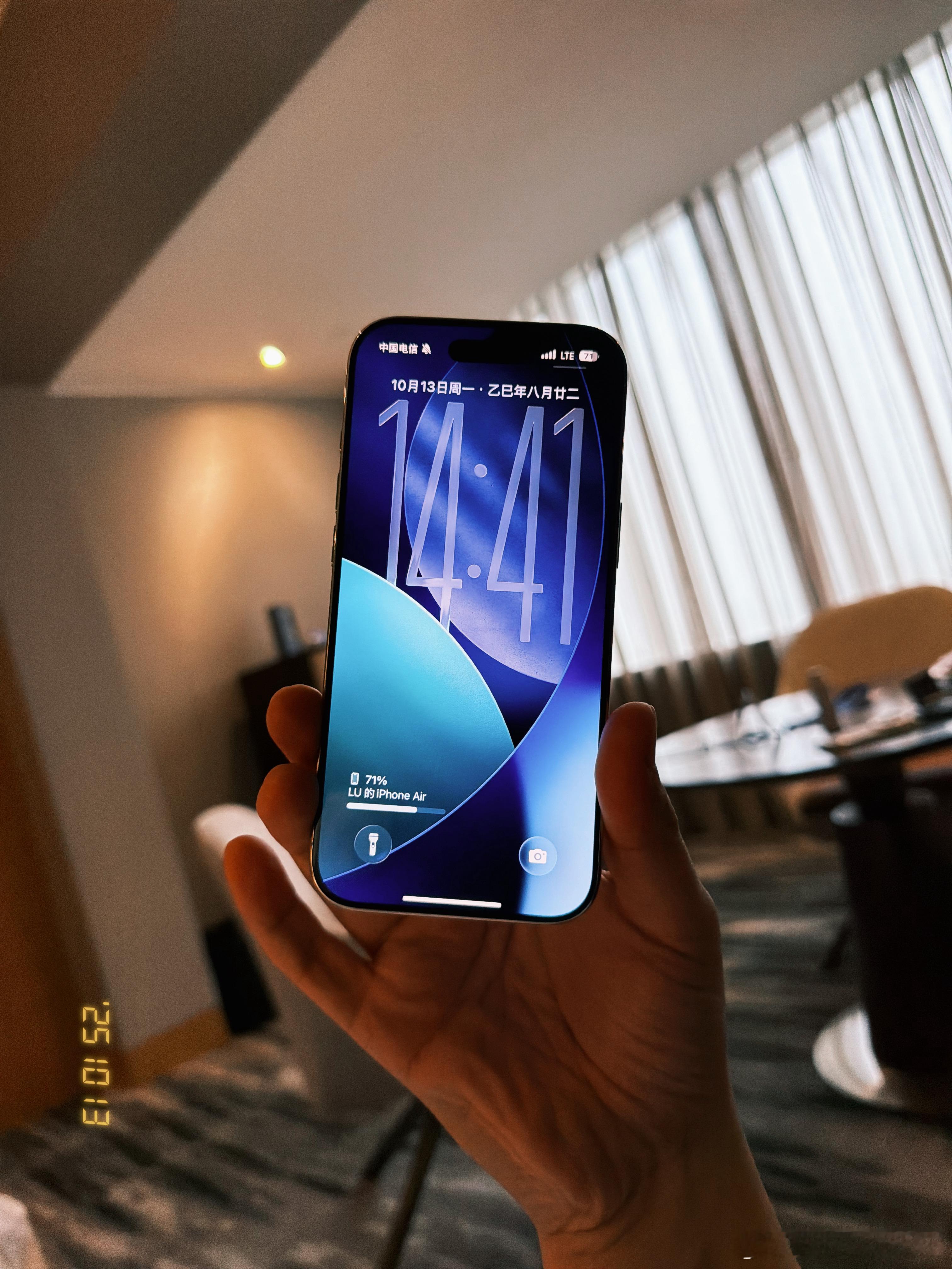 iPhone Air 的销量明显低于预期，可惜了。 ​​​