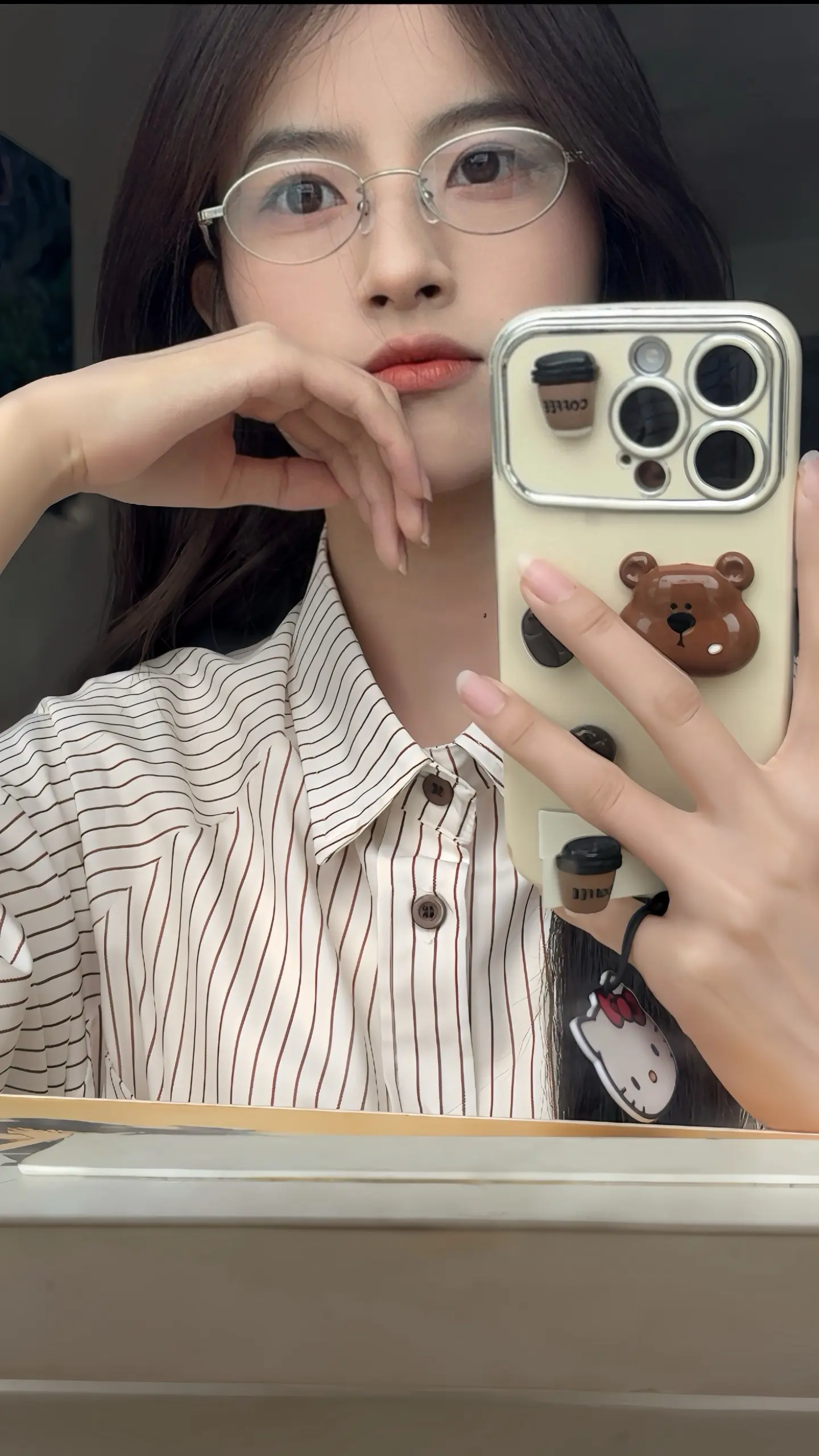 今日身份女高。对镜拍