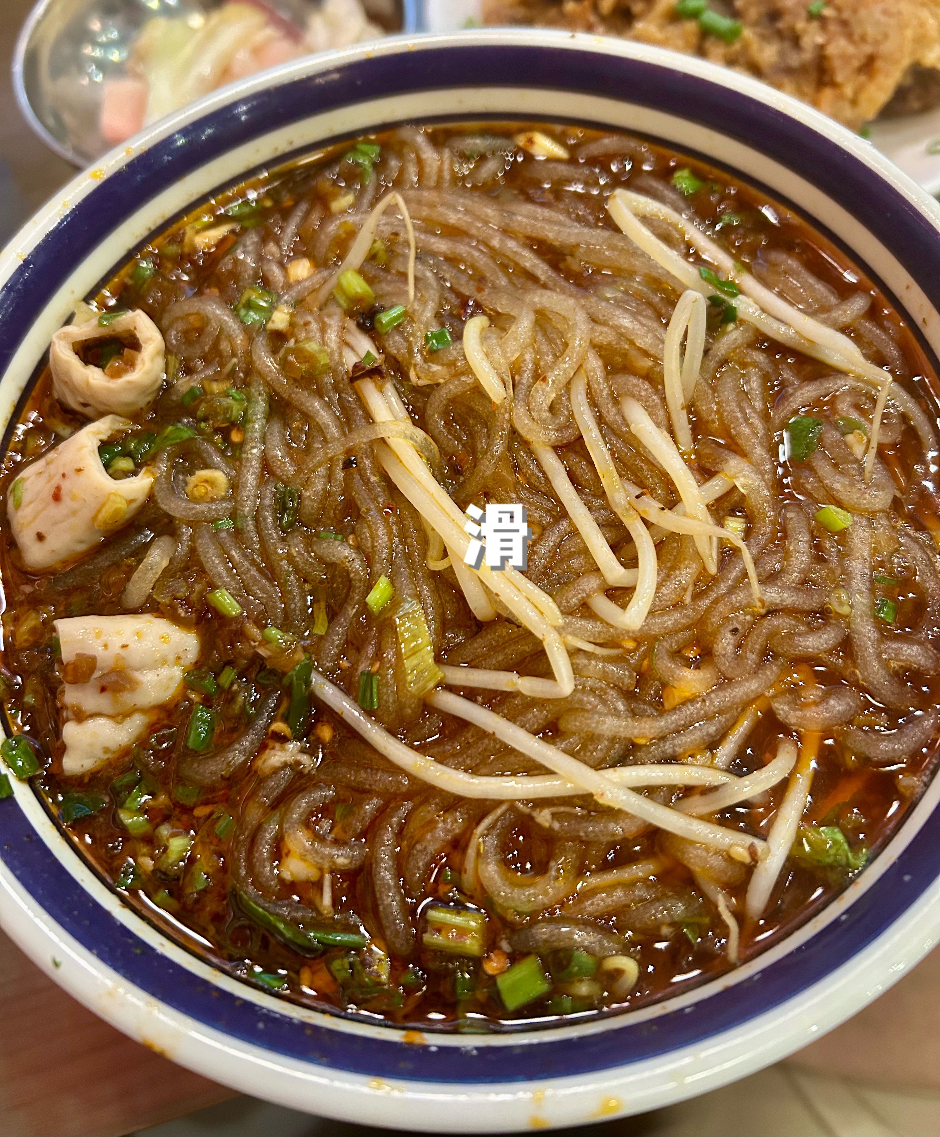继续业余成都美食推荐，今天到双流，当然不能错过手工肥肠粉，再搭配一份凉拌肥肠，一