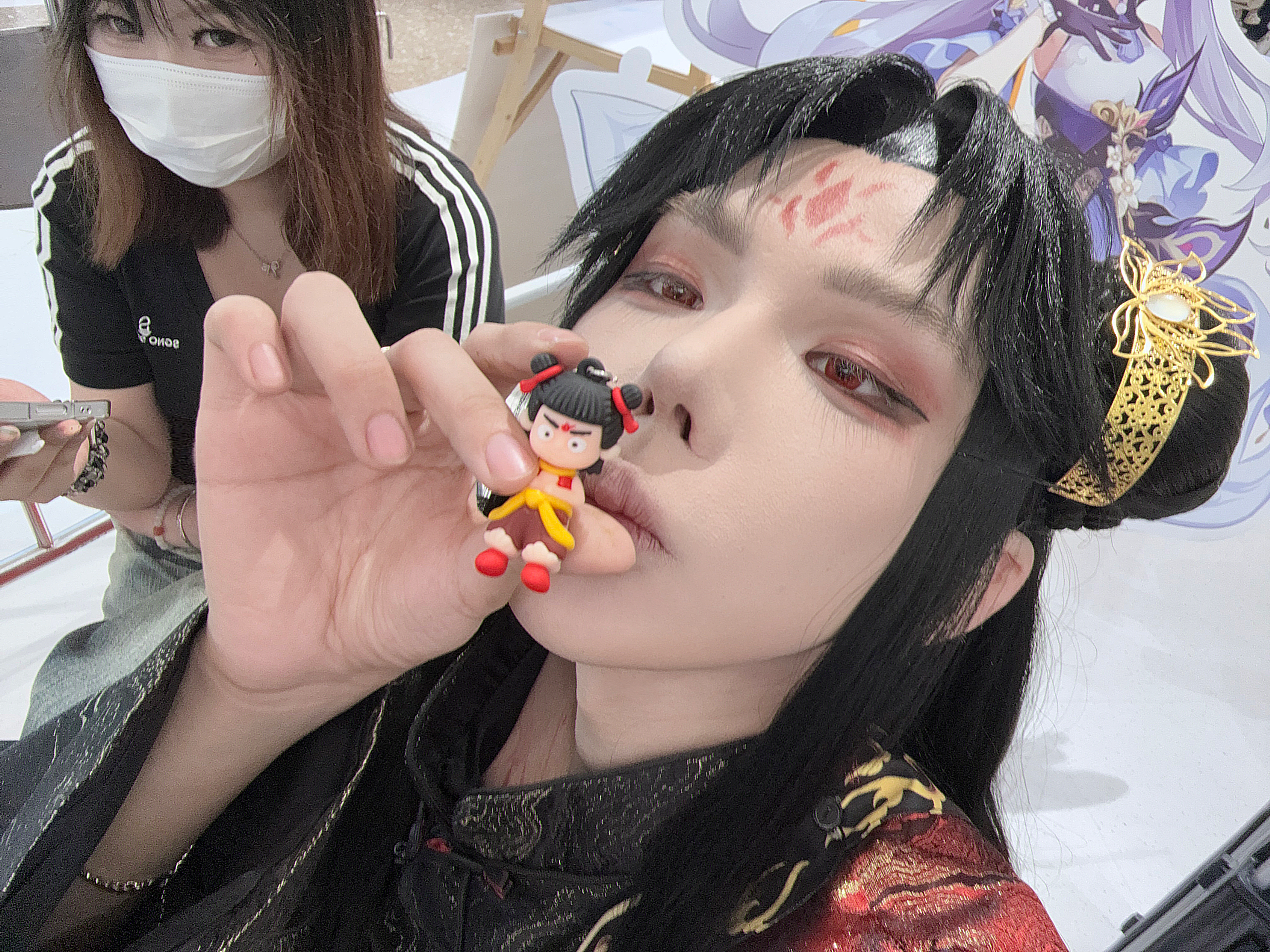 第一次两百张海报都签完了。 