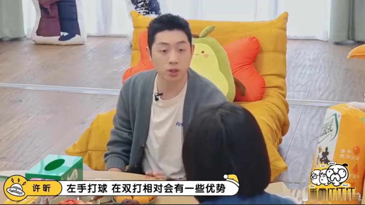 #为什么左撇子更适合打乒乓#左撇子让球以想不到的角度打过去，真的是取胜的一大秘诀