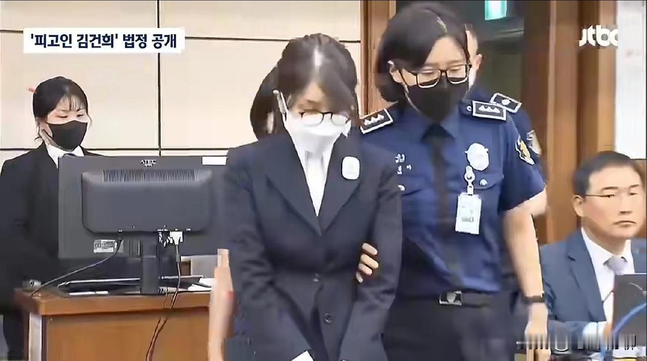 常言道，做人还是要低调，太高调了，容易栽跟头。就比如韩国前第一夫人金建希，之前可