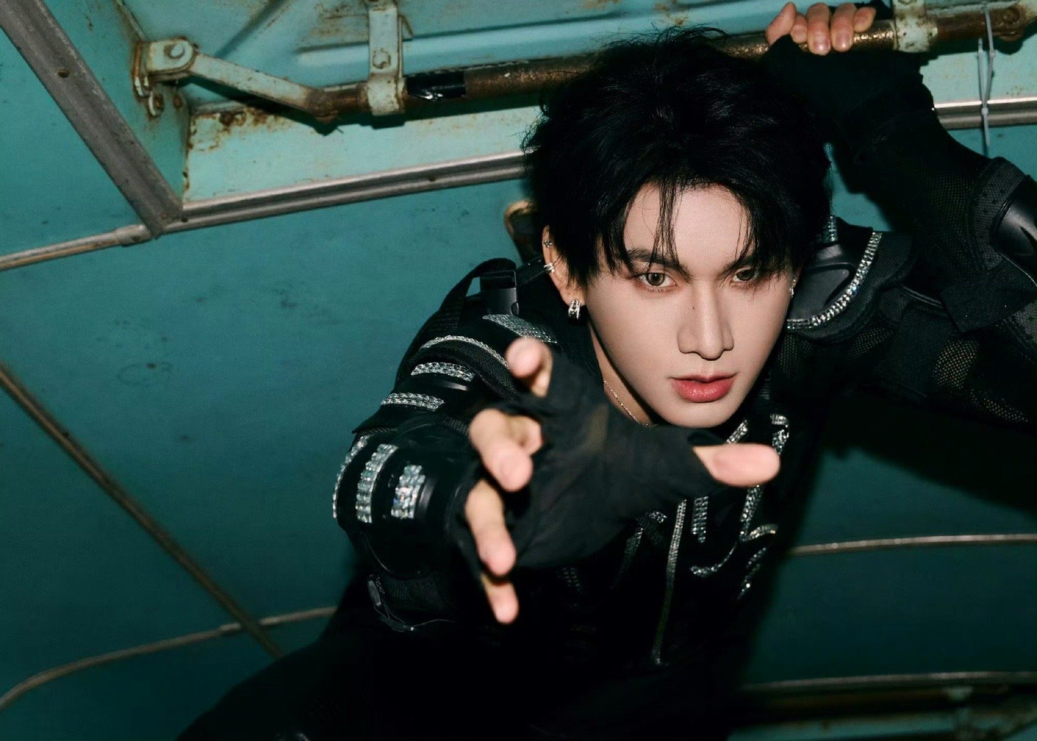 姚琛歌名越长舞台越狠姚琛用威亚把自己吊成了暗夜战神！《我在黑夜觉醒杀服阴暗怪物》