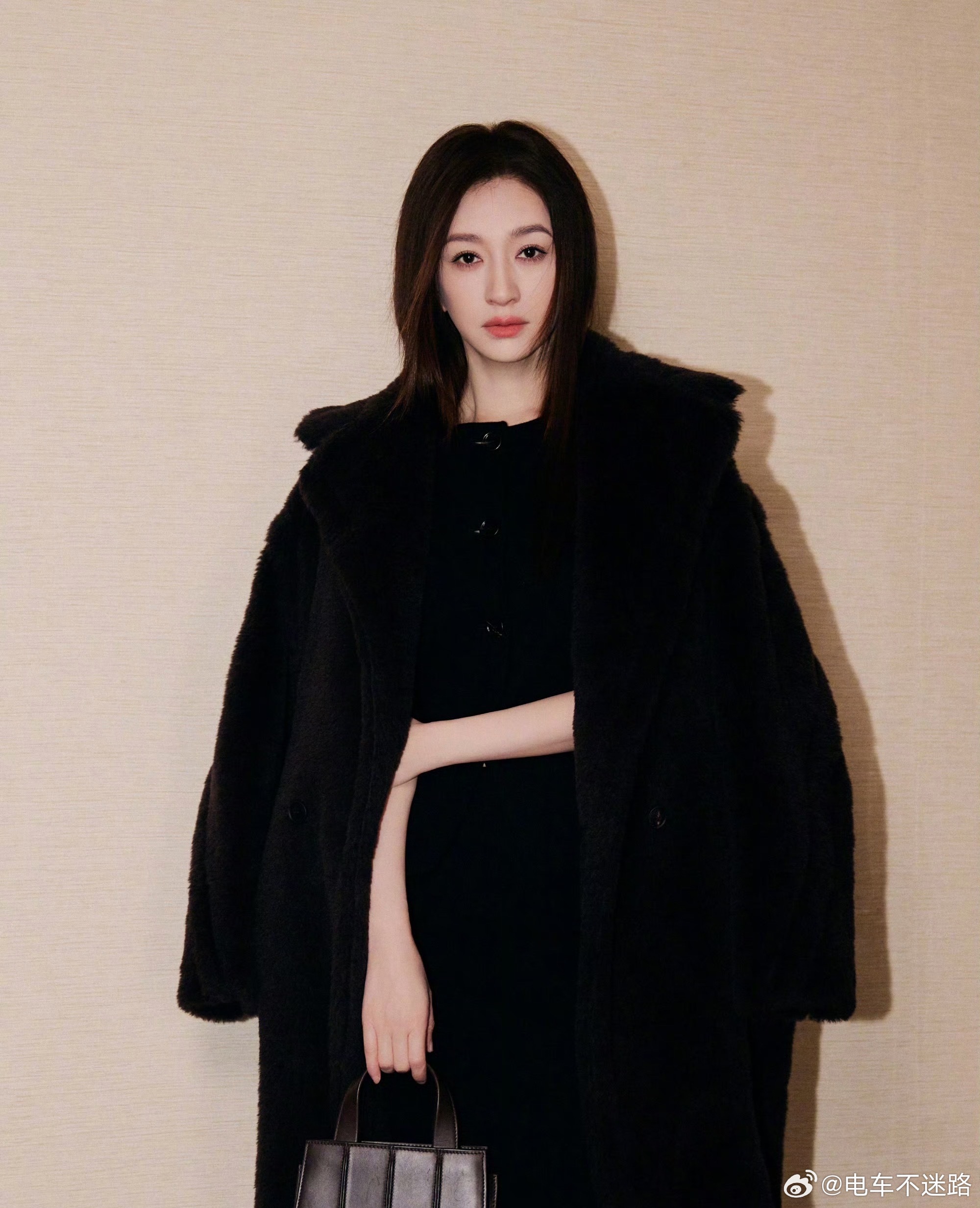 李小冉结婚超十年没要孩子李小冉没生孩子，不代表她前夫没有孩子，所以她不生又有什么