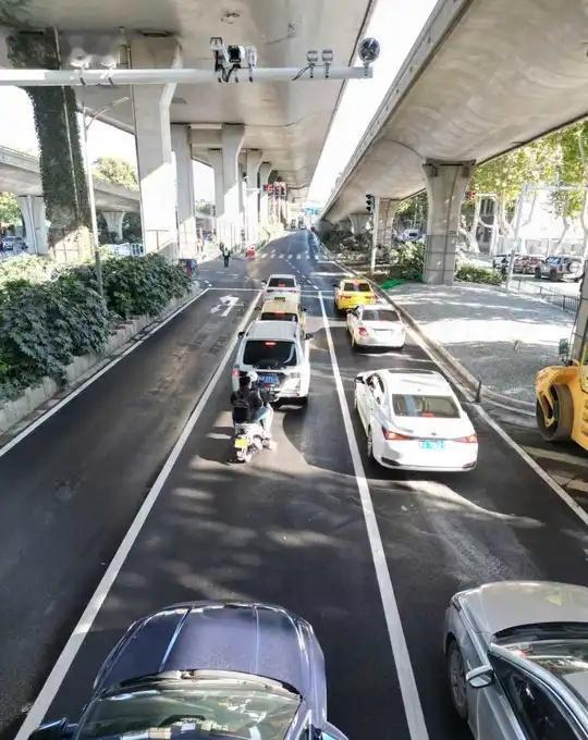 🚗💨光环花园城门口，终于不堵车了！
南京开车的朋友们有好消息！🎉
应天大街