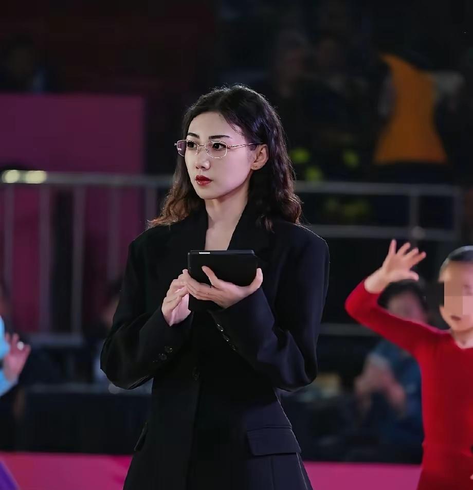 为什么大多数国人都get不到拉丁舞的美感呢？
其实很简单拉丁舞本身就是一种求偶的