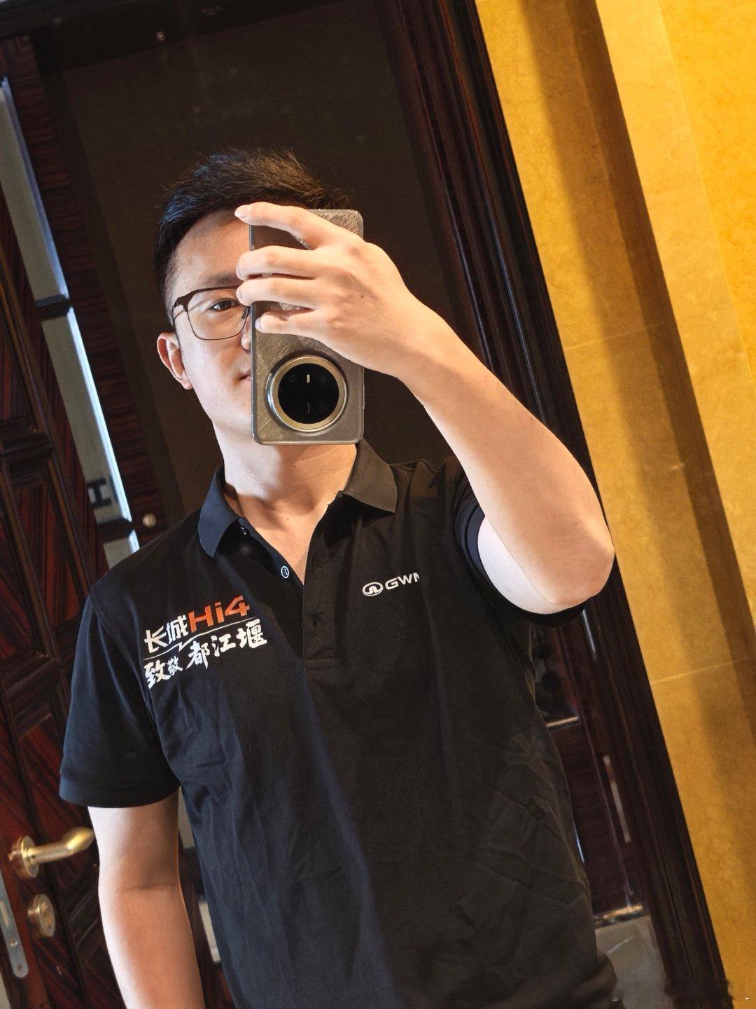 一会穿着这件衣服，去给柴油新能源保养去。 ​​​