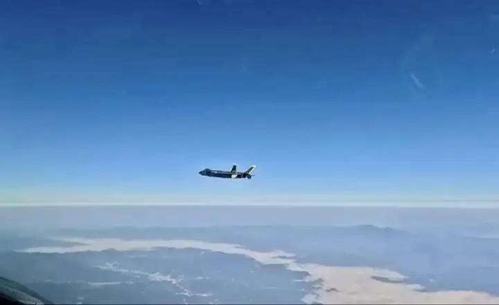 1月2日，据台湾媒体报道，昨天，台媒爆“铺路爪”雷达发现了歼一20隐身五代机飞临