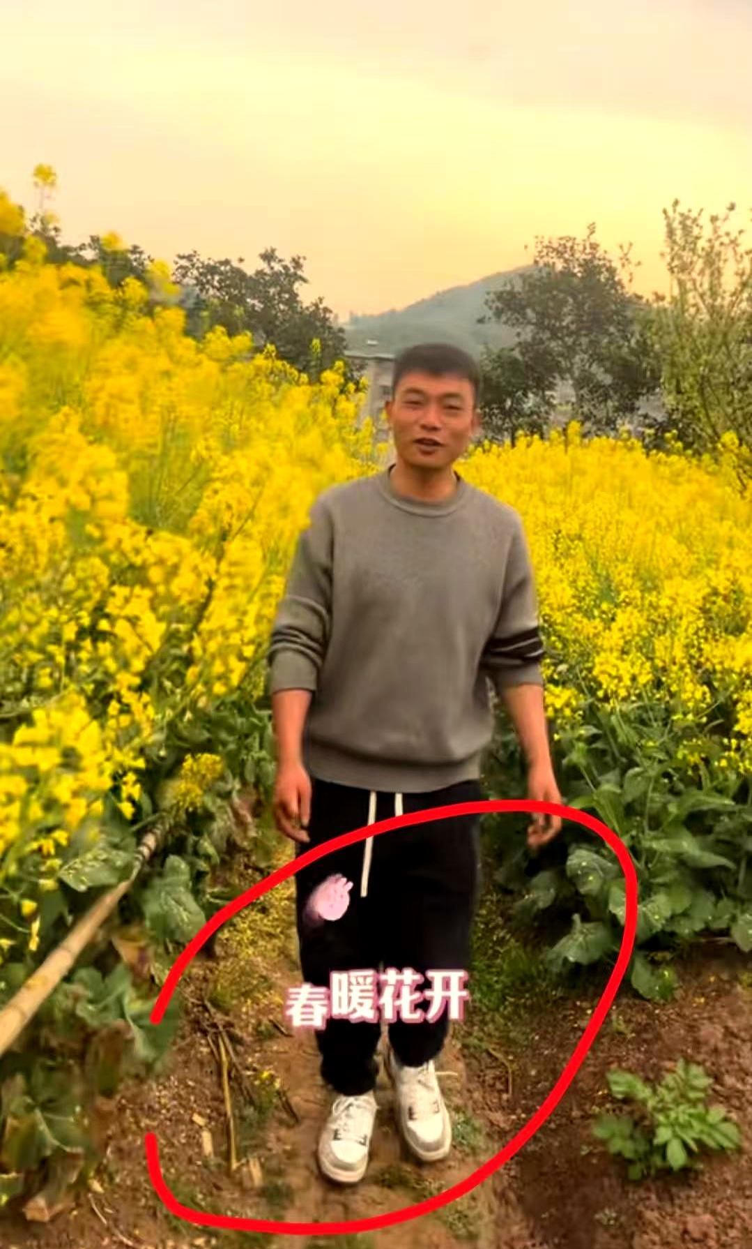 迁个户口就能让孩子跟亲爹“断亲”？
这网友脑回路也太绝了！

刷到渝小丫这事儿我