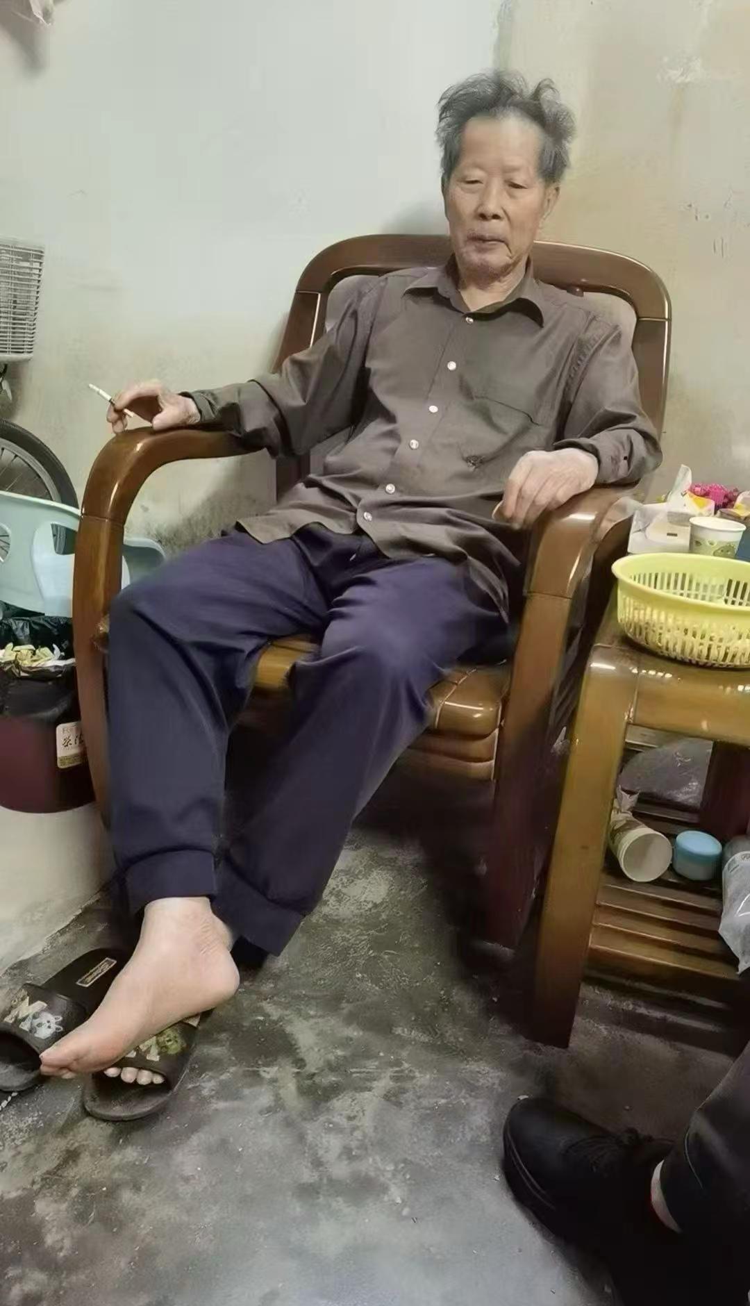 代友寻亲🙏，92岁老人走失，于7.6日下午五点左右骑着粉红色电动车往下江东方向