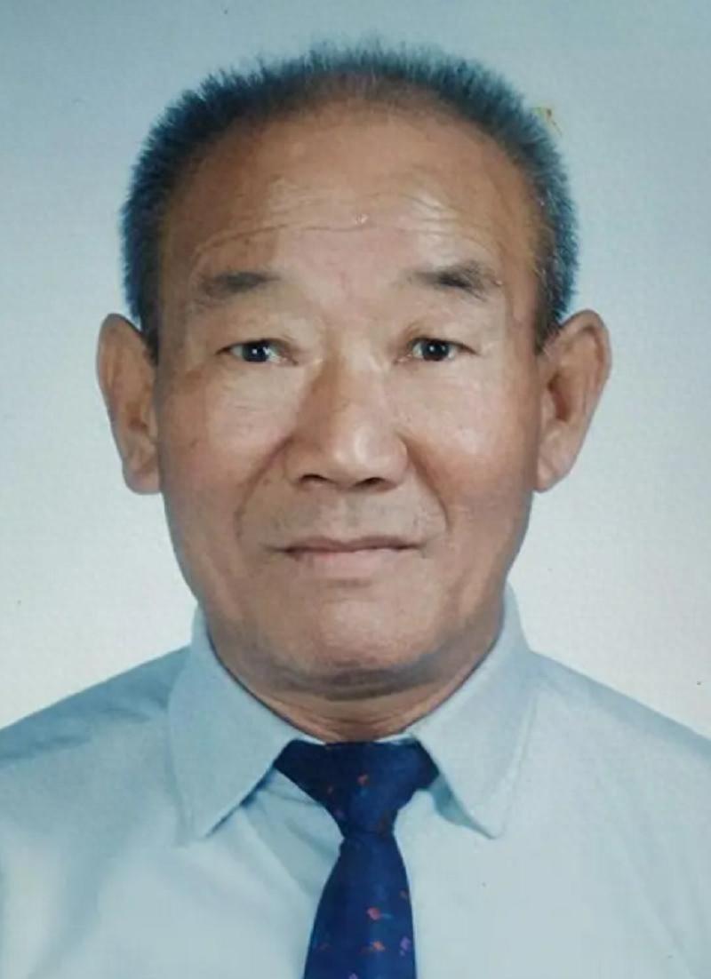 漂泊台湾数十载的孤寡老兵姚大传，1987 年两岸开放探亲后终于踏回安徽故土，却被