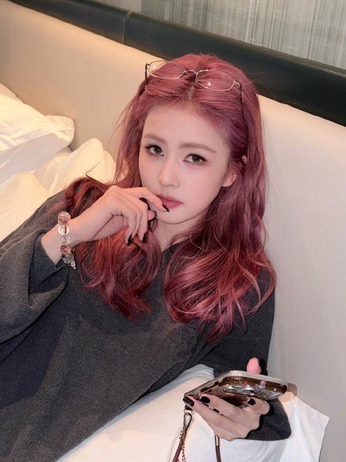 白鹿INS更新✨ ​​​