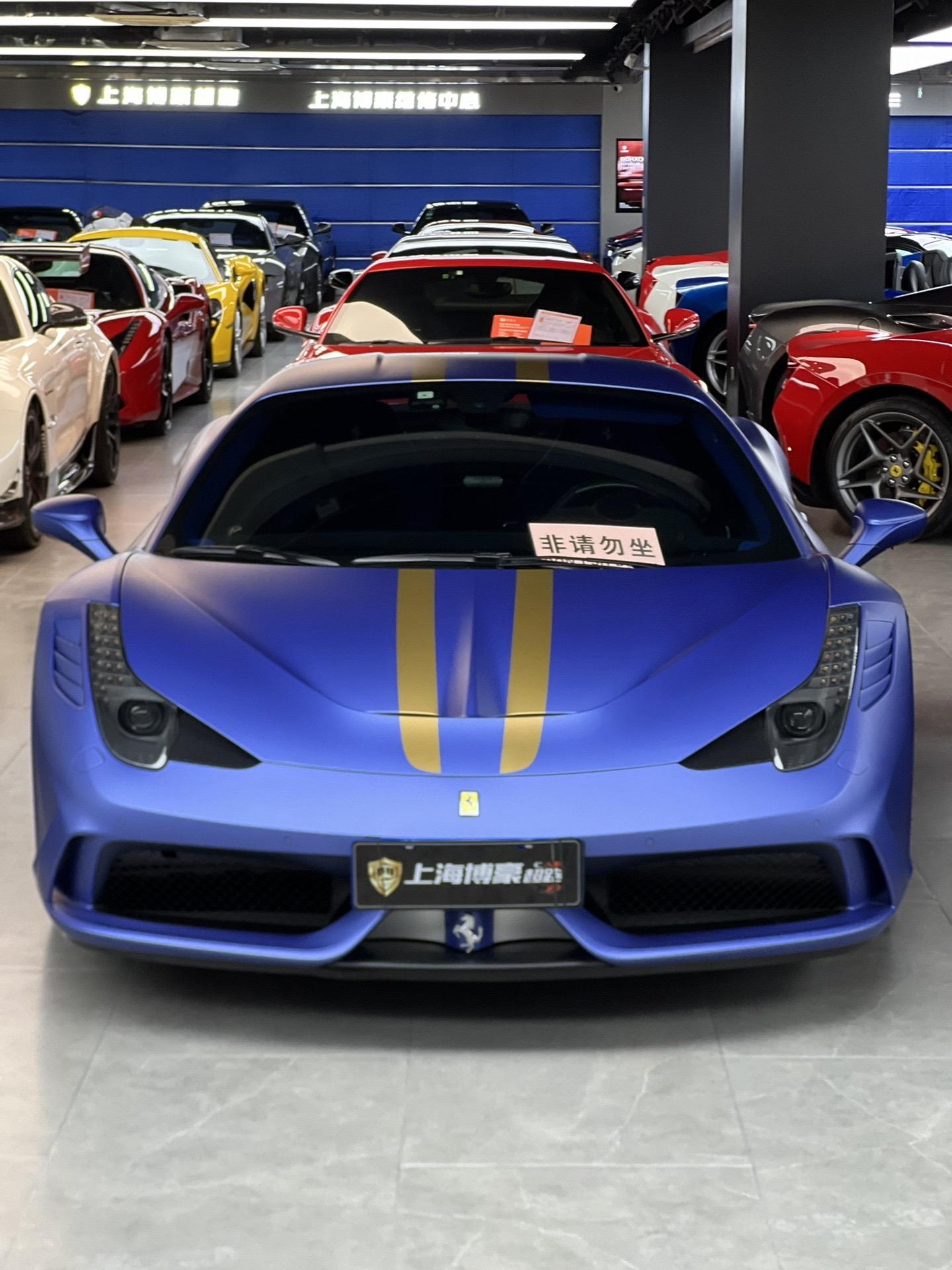 Ferrari 458 Speciale.内景来仔细欣赏一下细节 
极致板正的车况 无论从发动机 变速箱 底盘 还是内饰成色 都是一台非常完美的赛道
全程4s店记录 纯正一首血统 Tailormade 喜欢把握