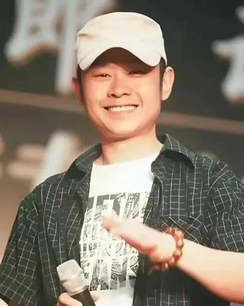 刀郎演唱会第三张南京还没开唱就爆了，他到底唱出来多少人的回忆，网友称他为歌坛鲁迅