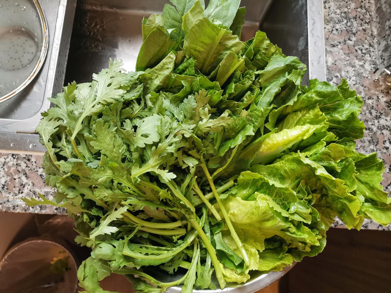 大家有没有做绿叶菜好吃的小窍门？
家里孩子不喜欢吃绿叶菜，就喜欢吃西红柿、土豆，