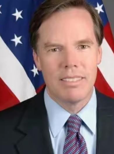 “只针对中国，而不是全世界!”美国前驻华大使卸任后，终于说出真心话，说句废话，卸