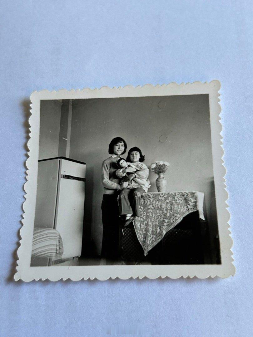 图片分享：也是70年代，我女儿大约4、5岁的样子。 