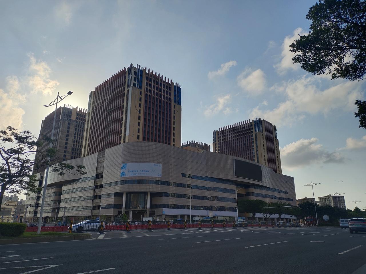 从“粤西商贸航母”到烂尾复活：湛江义乌的十年沉浮警示录

提起湛江义乌国际商贸城