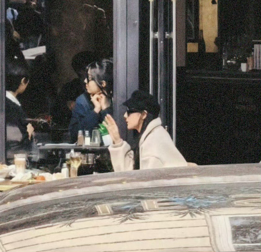 好优越的下颚线[舔屏] ​​​