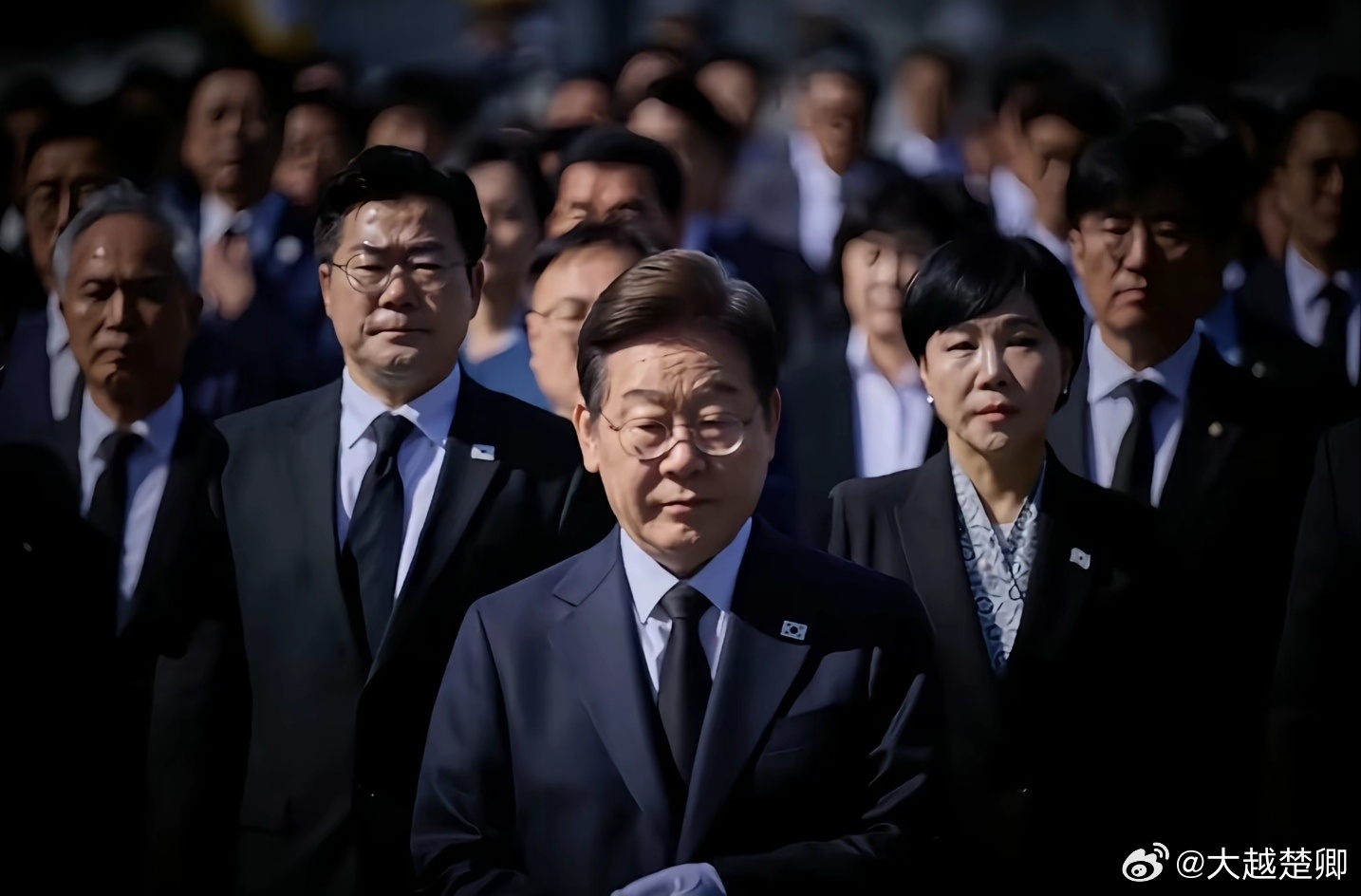 关于李在明赴华是否出席阅兵一事，韩国再次回应称，将考虑多重因素予以决定。 ​​​