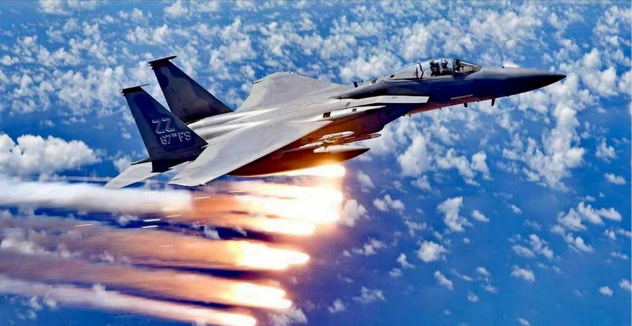 战斗机被雷达锁定后，还能甩掉导弹的追击吗？其实，无论是歼-20还是其他战机，被雷