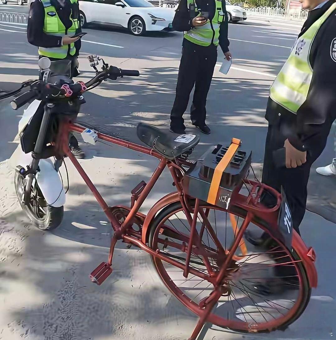 好家伙交警都气笑了，民间果然全是隐藏的高手啊。社会那些事[超话] ​​​