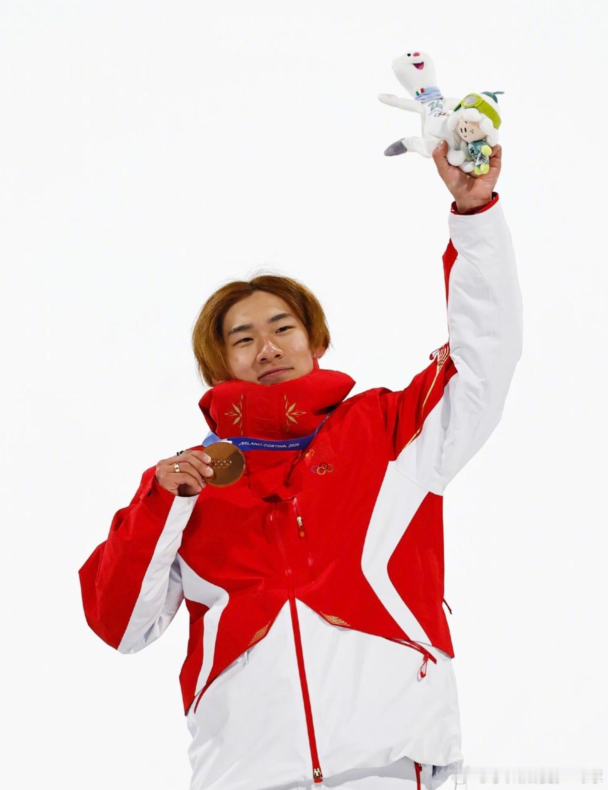 美国解说吐槽苏翊鸣被群嘲美国解说无端吐槽苏翊鸣，直接被网友群嘲，大快人心。苏翊鸣