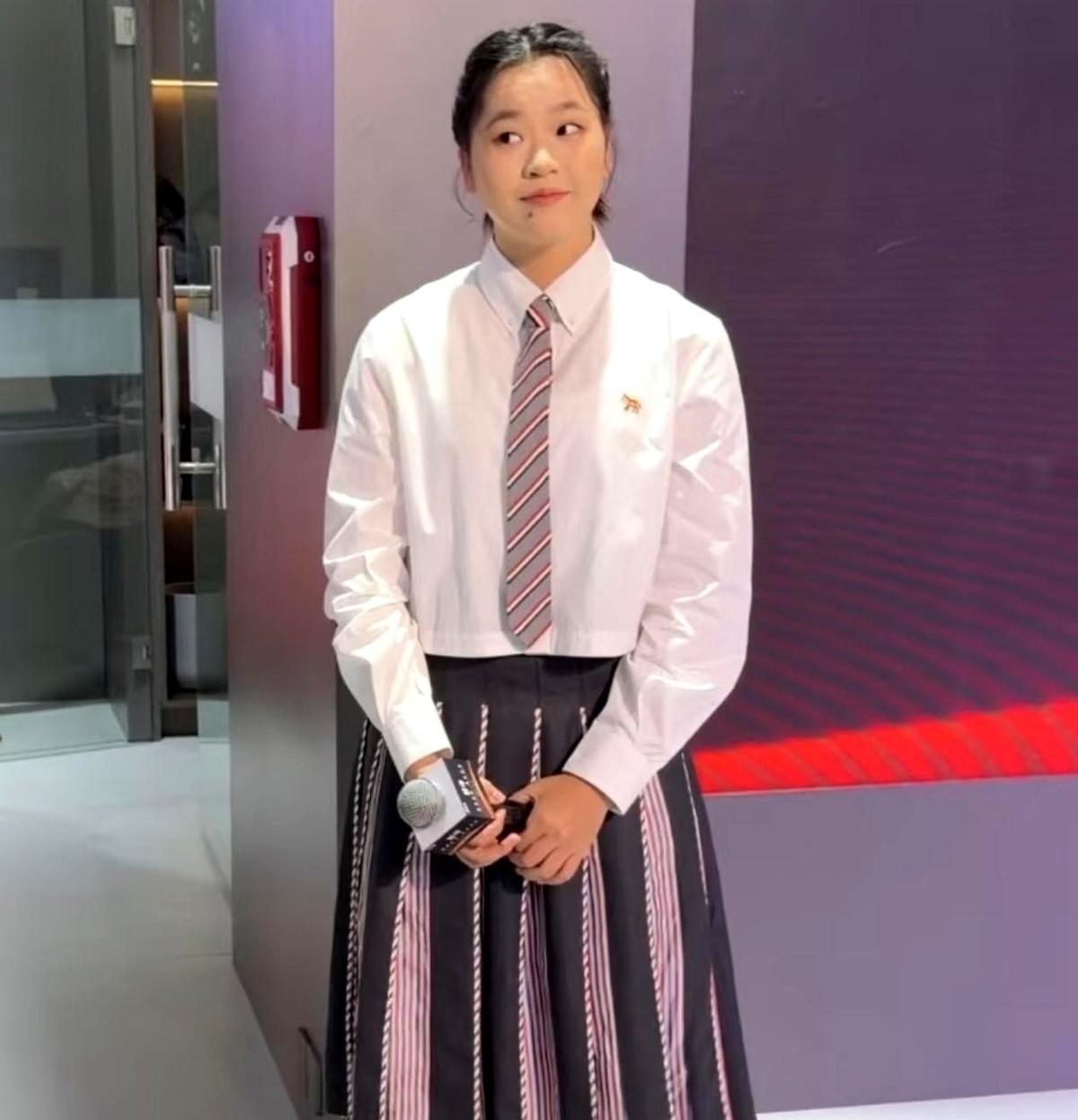 全红婵“胖了”？网上这议论，真没必要！

不是说她胖了吗？最近人家穿裙子亮相品牌