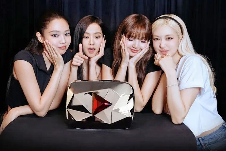 BLACKPINKBLACKPINK世界第一女团 记者金镇宇近日在Naver发布