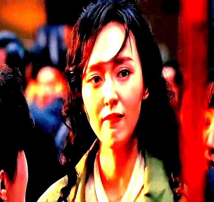 剧组说停就停，唐嫣没拎包走人

她窝在酒店把台词划成花，灯光师饭碗保住了

我算