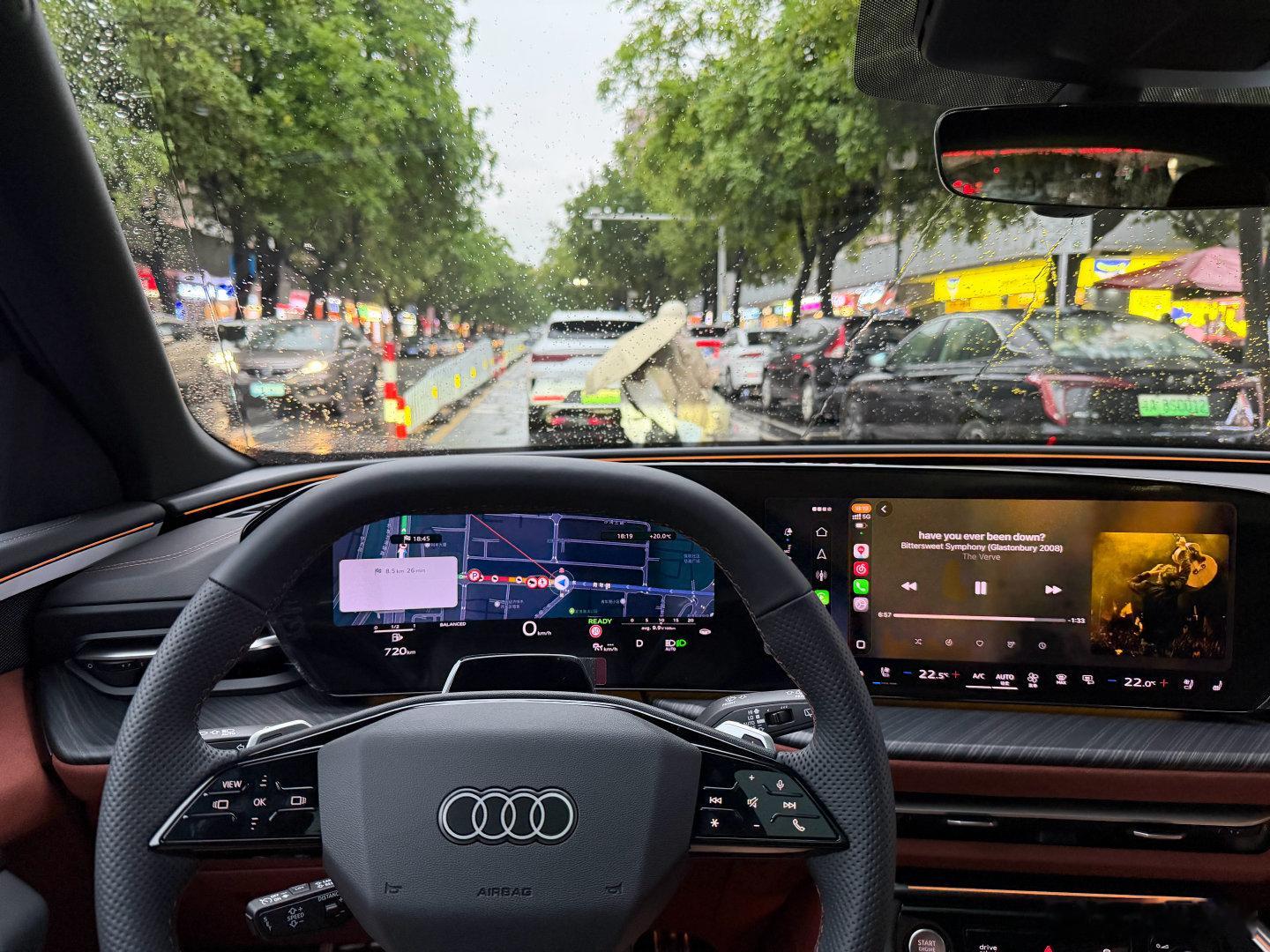 这几天在开这台新Q5L，指导价33.28的204马力+48V混动版。正好我也是这