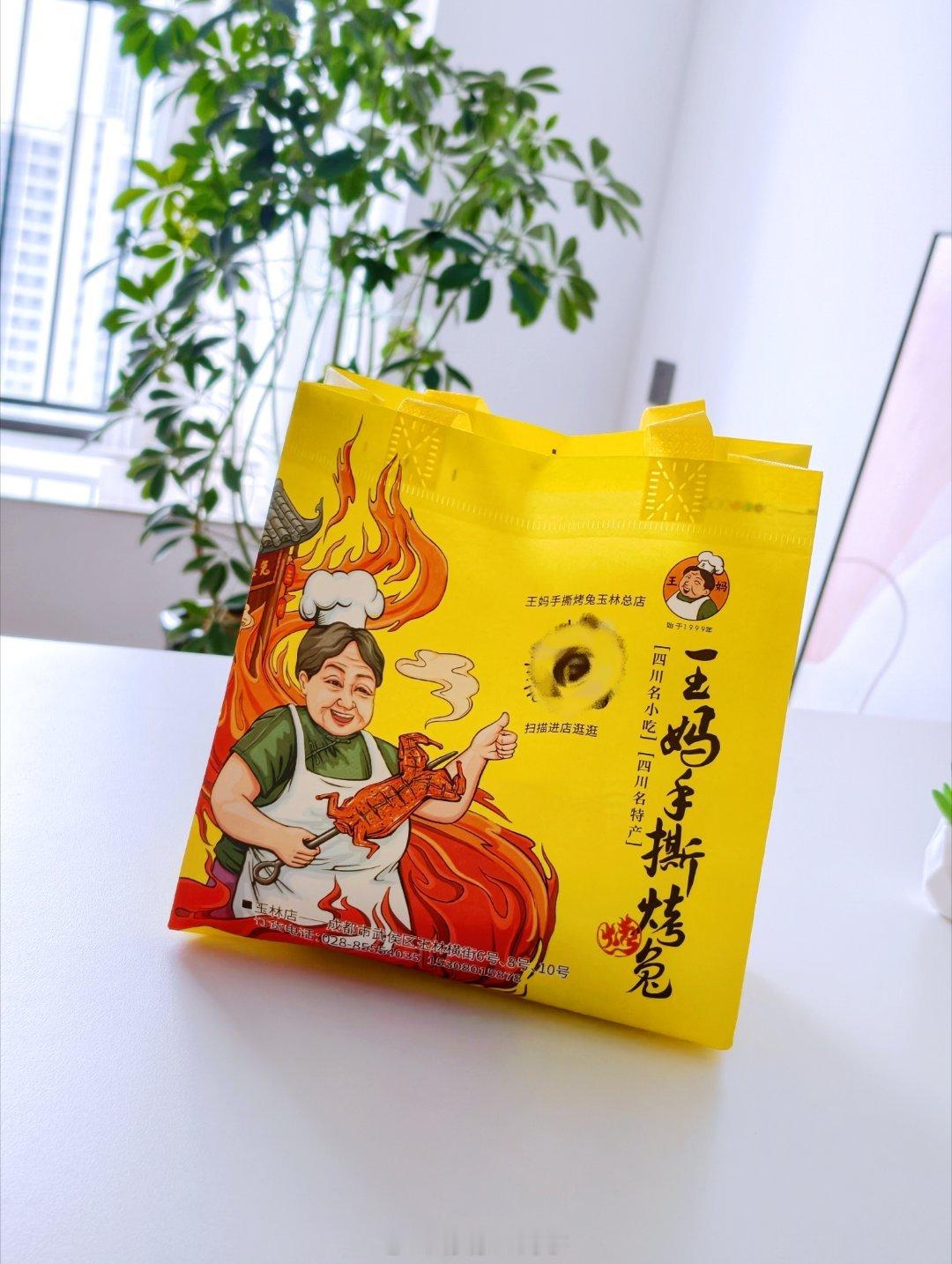 有朋友在成都就是好啊，几乎每年都能吃到兔肉，兔兔这么可爱，当然是要全部炫干净😎