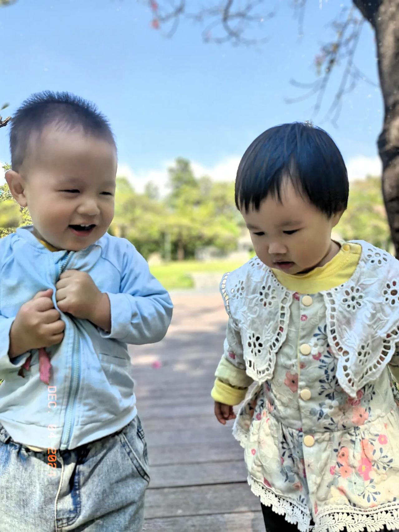 童真笑语间，童趣满园中。🌳👧👦😊公园随拍童趣 晒图大赛 
这是今天在《四