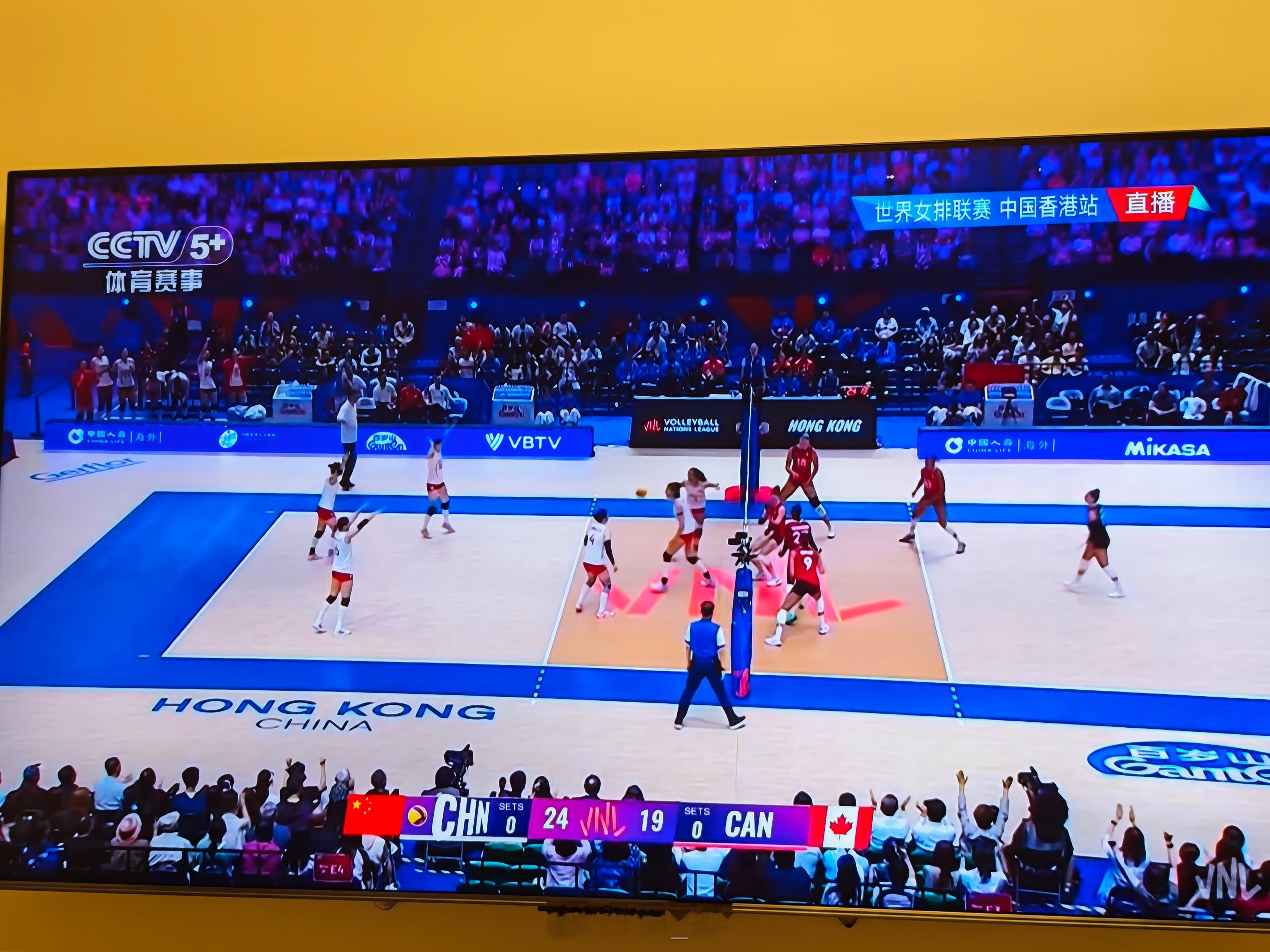 女排25-19拿下第一局 中国女排vs加拿大女排