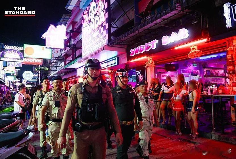 美军最终还是在泰国闹事了！美国林肯号航母停靠，泰国提前进行了扫黄，把周边的娱乐场