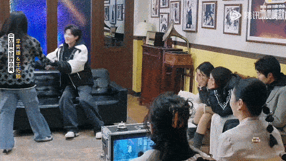 王佑硕李奕臻亲密戏敢演我都不敢看 王佑硕、李奕臻在《演员请就位》挑战亲密戏，张力