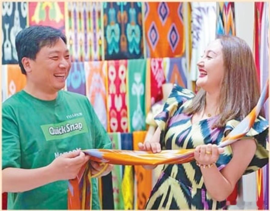 【中国与周边国家加速“互联互通”，孙玉良：用行动践行地球村理念】走在二连浩特的街
