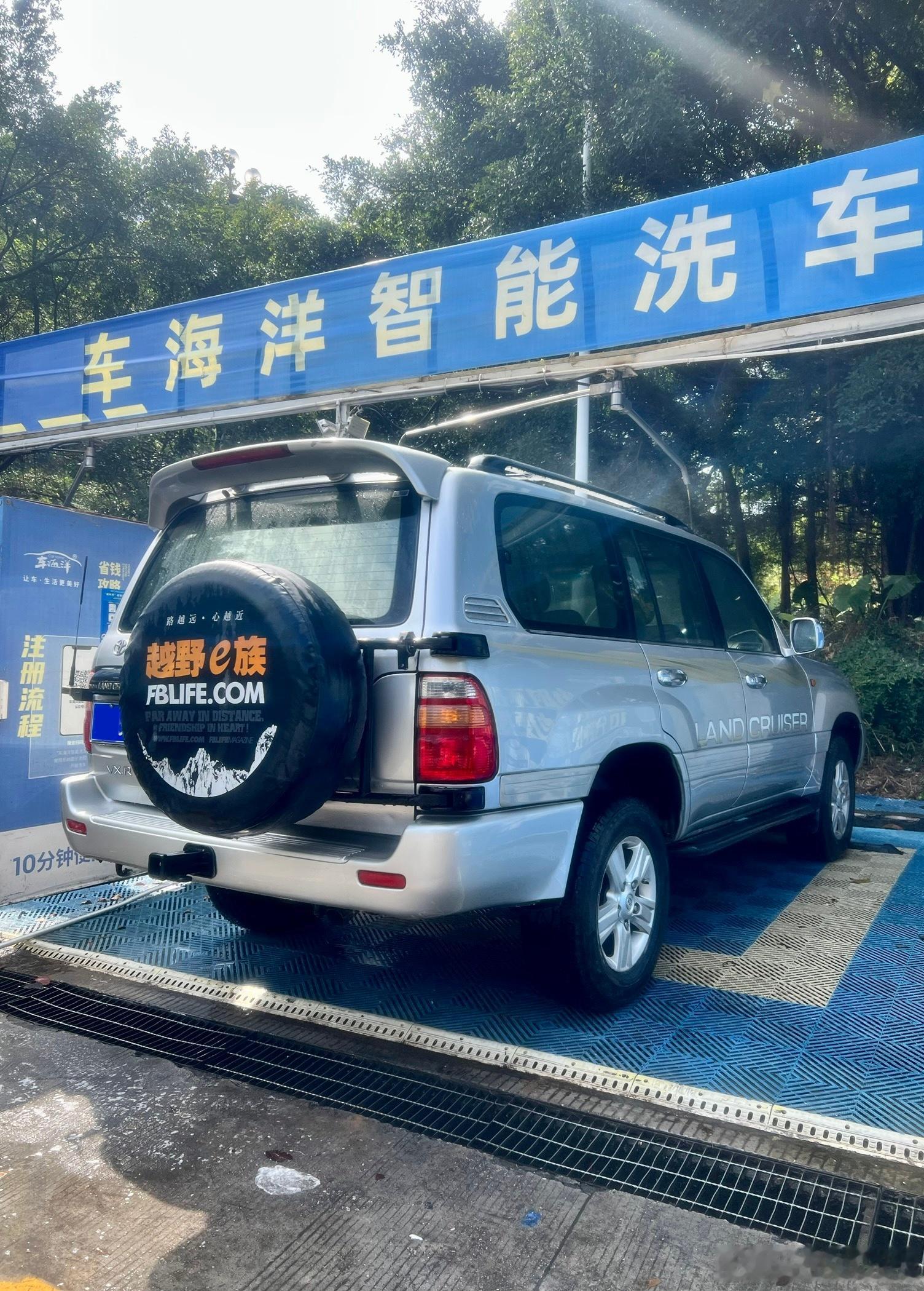 第一次自助洗车花了快50块钱的，好可怕，早知道出去洗🙉🙉🙉 广州