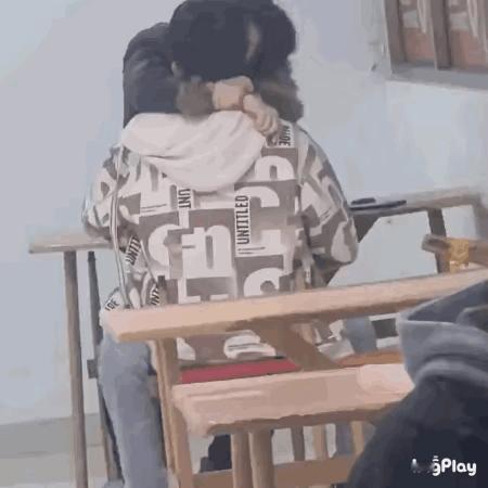 现在大学生，生活惬意，学习还是要加强！最好的年华，也是最好的时代，不能丢掉奋斗的