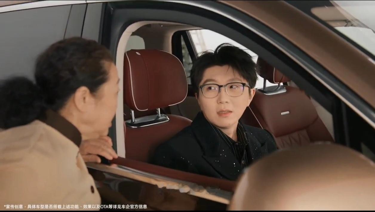 毛不易解锁HUAWEISOUND新玩法鸿蒙座舱小艺智能体智商爆表华为乾崑技术大会